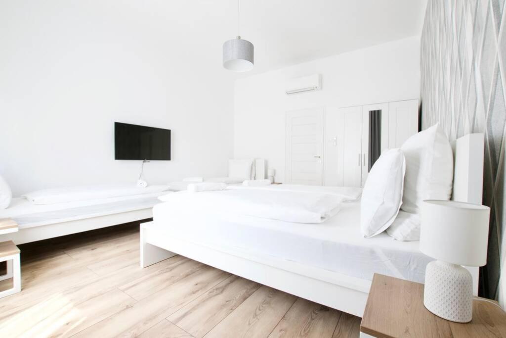 Premium Apartment By Hi5-Vaci Str. 3 Bedroom Budapest Exterior foto